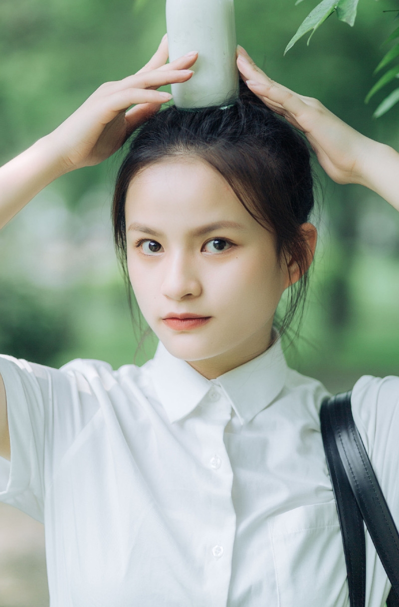 丸子头美女学生妹清新脱俗私拍