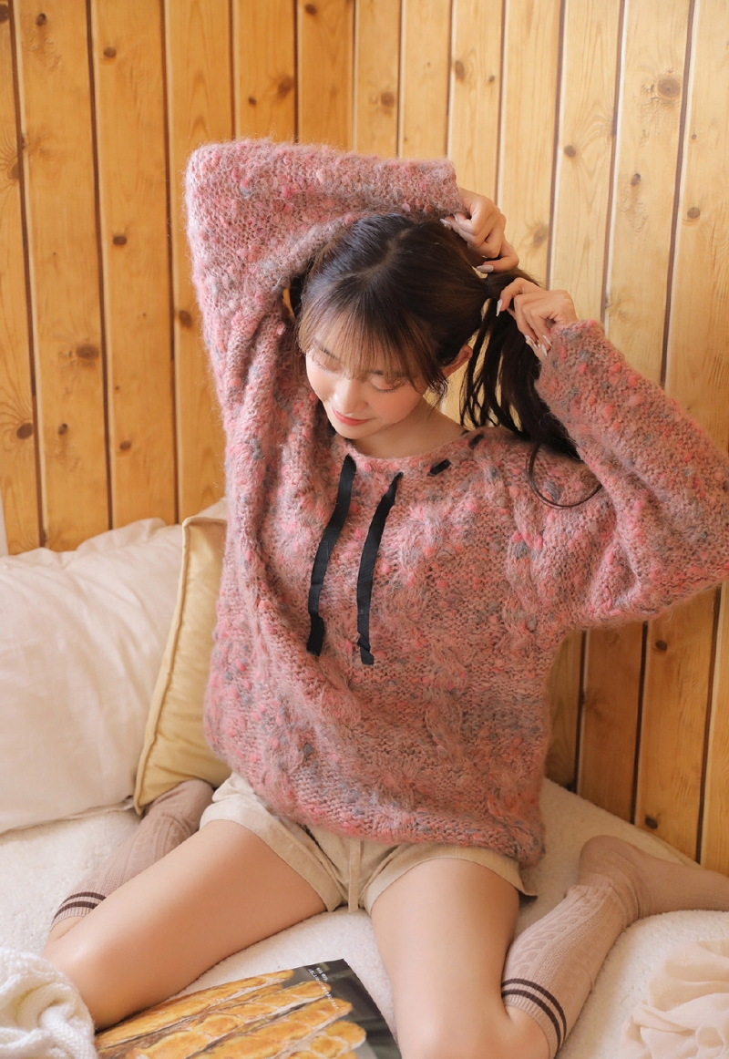 双马尾萌妹子超短裤大长腿套图