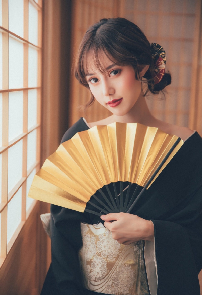 日本和服美女香肩锁骨诱惑写真