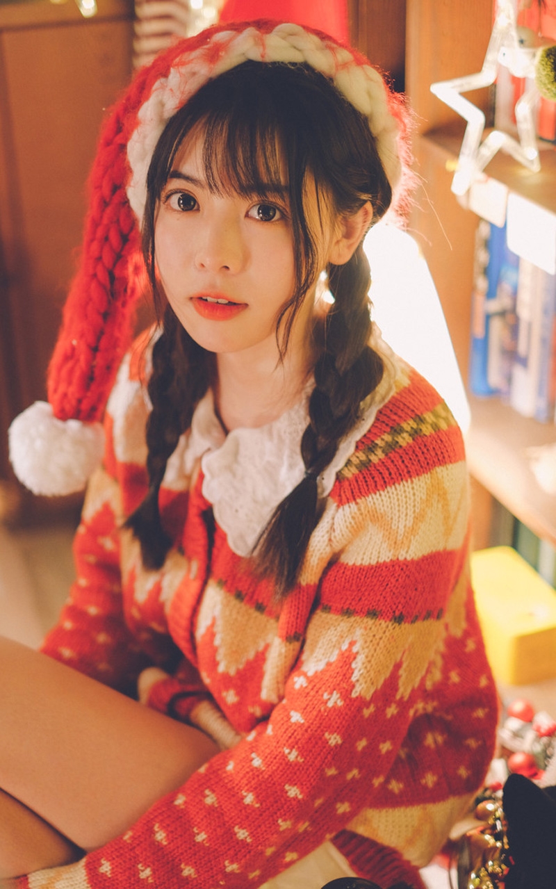 麻花辫美女白皙大长腿居家写真