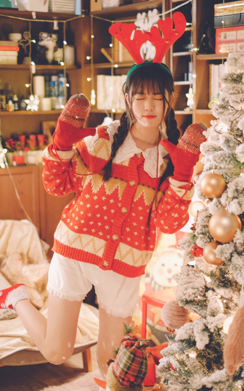 麻花辫美女白皙大长腿居家写真