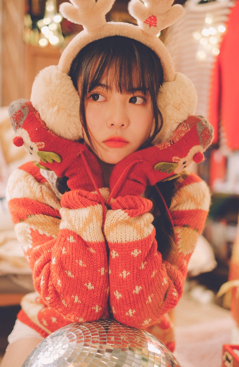 麻花辫美女白皙大长腿居家写真