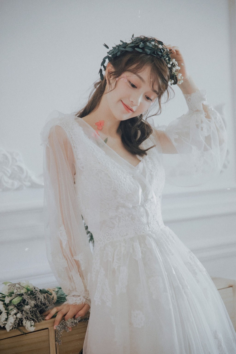 元气少女蕾丝纱裙白嫩肌肤美图