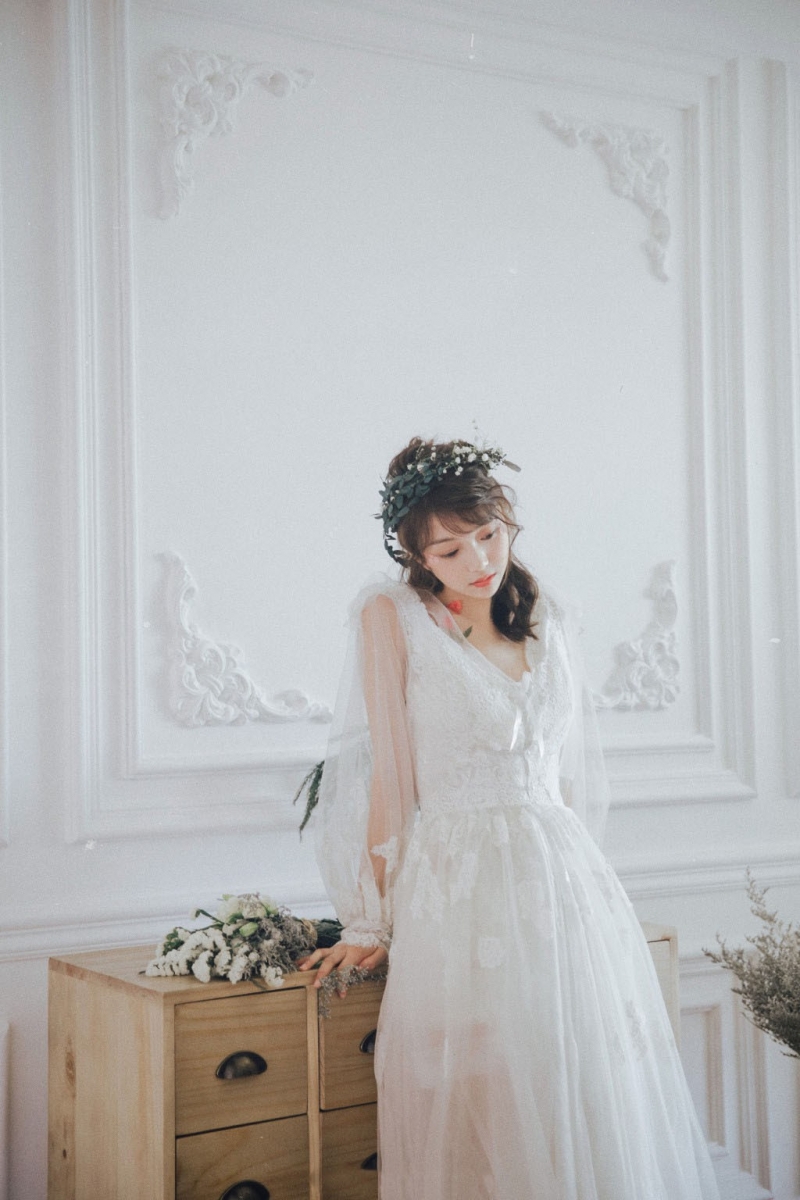 元气少女蕾丝纱裙白嫩肌肤美图