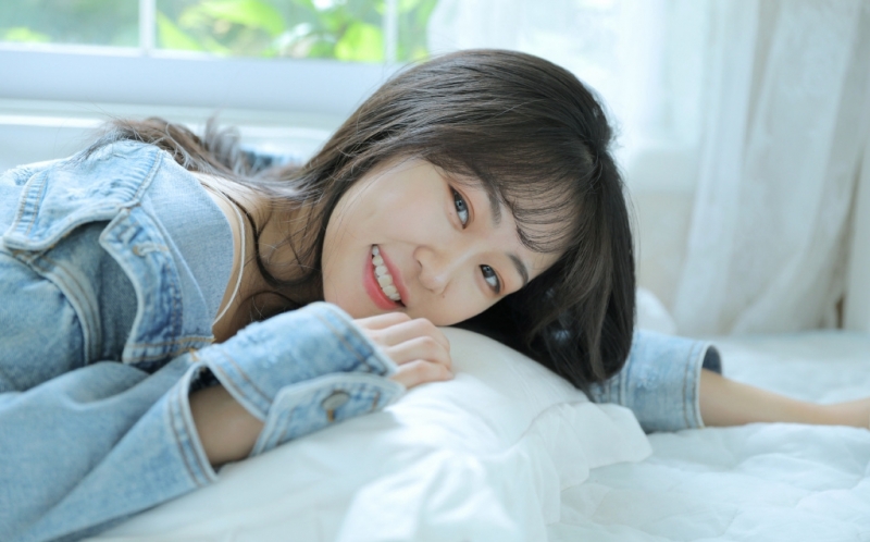 甜美女孩吊带香肩清新可人套图