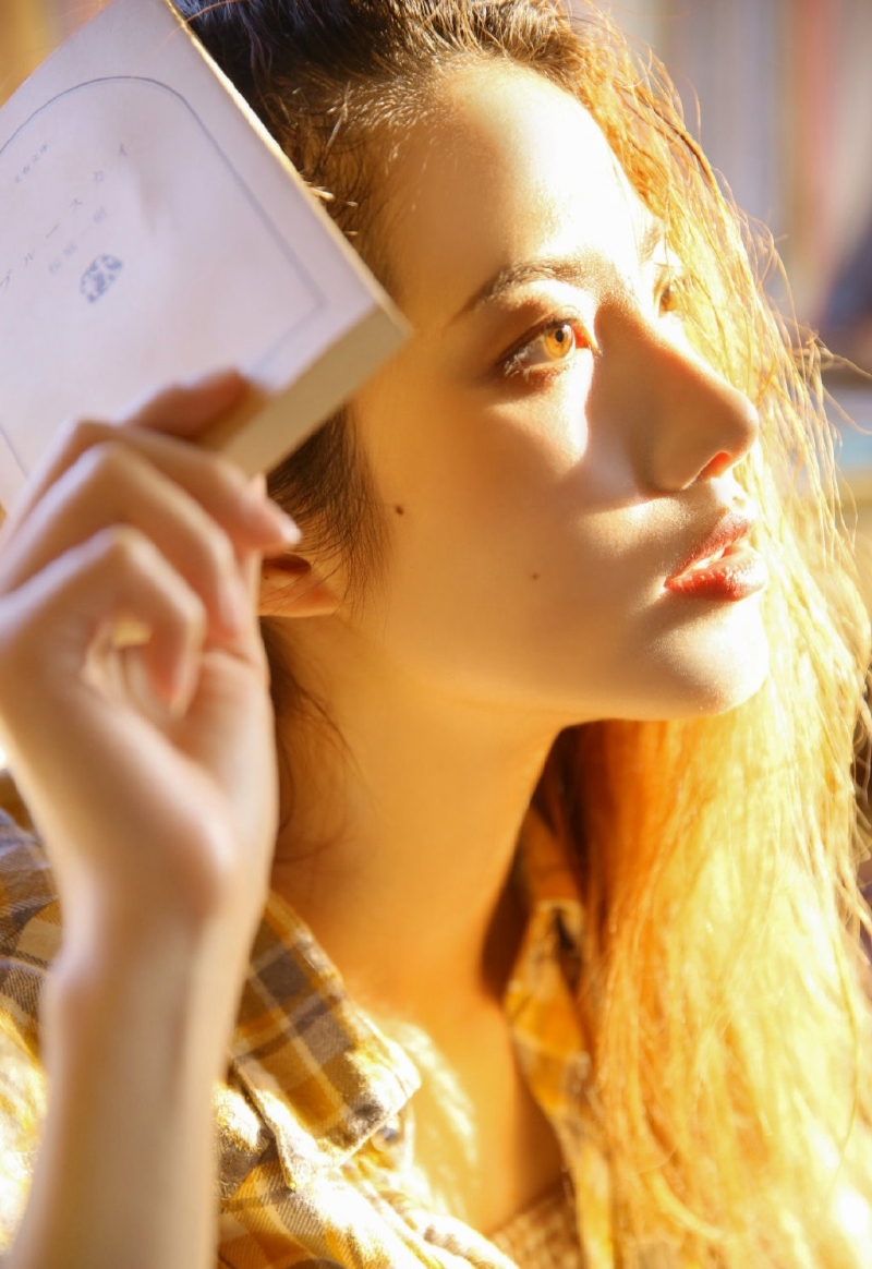 阳光下的金发女郎青春靓丽套图