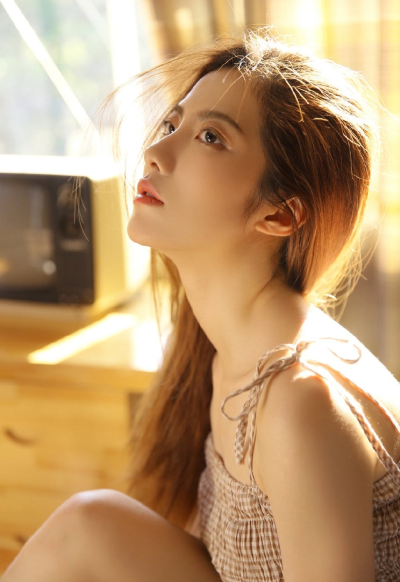 阳光下的金发女郎青春靓丽套图