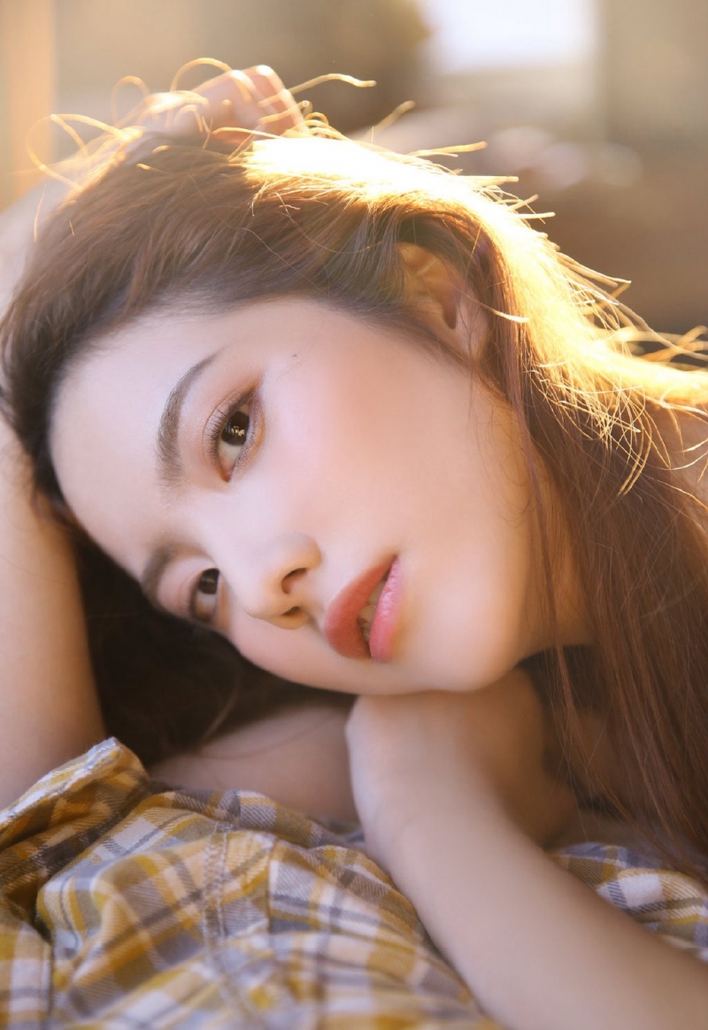 阳光下的金发女郎青春靓丽套图