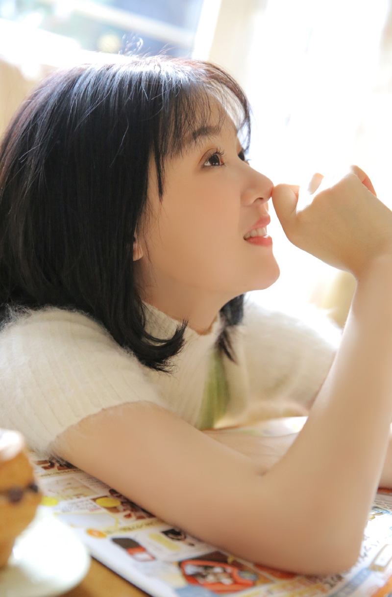 元气少女齐肩短发乖巧文静写真