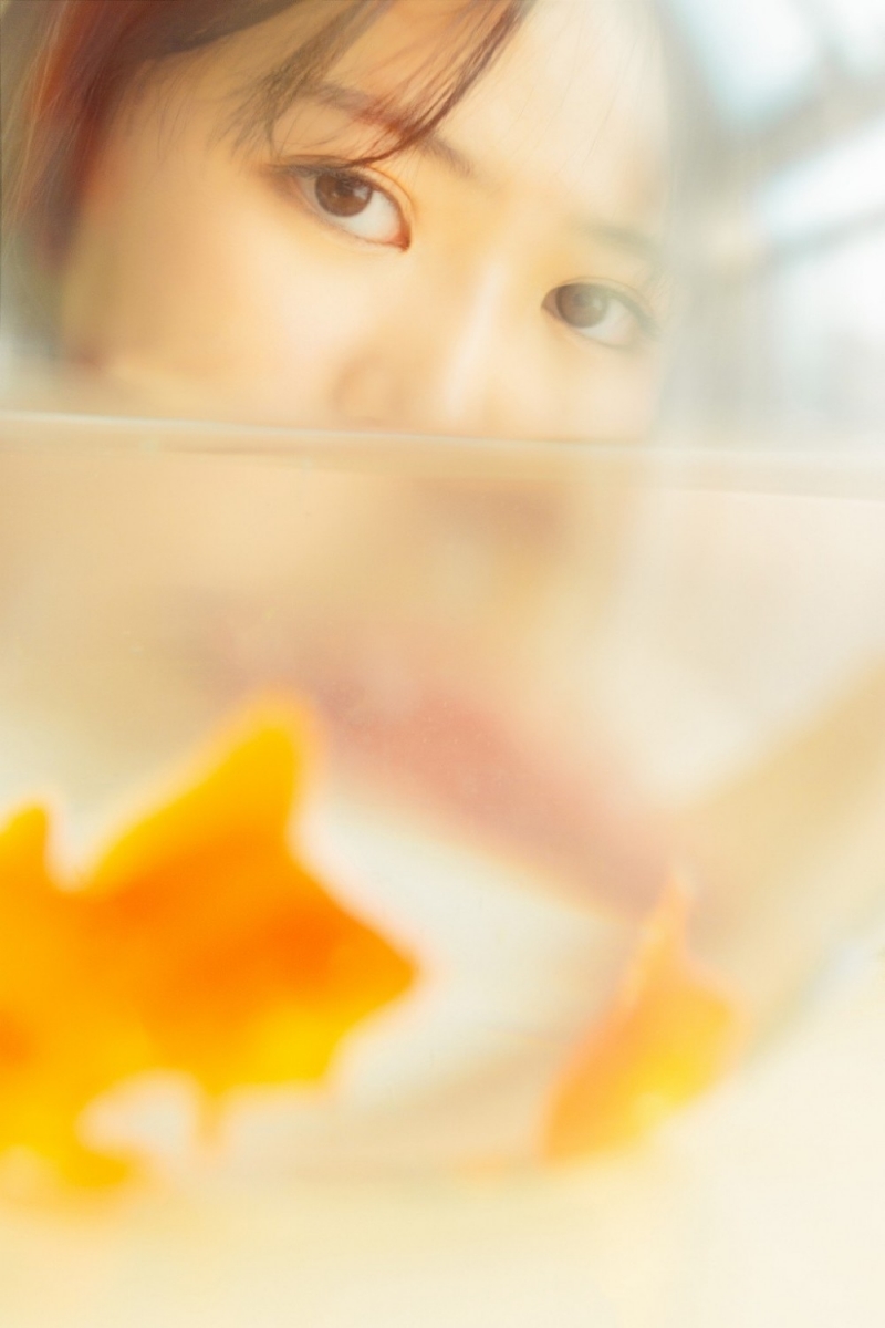 毛衣美女长发披肩温婉动人美图