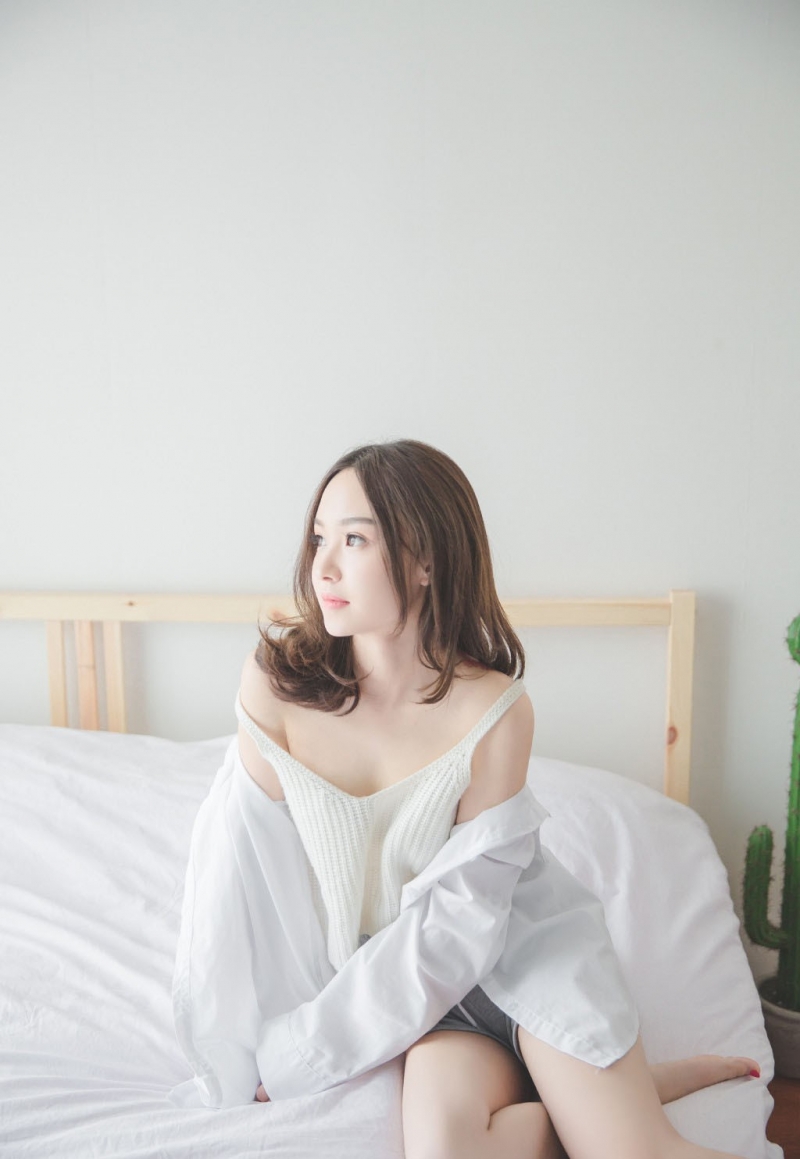 早安少女白嫩肌肤吹弹可破写真