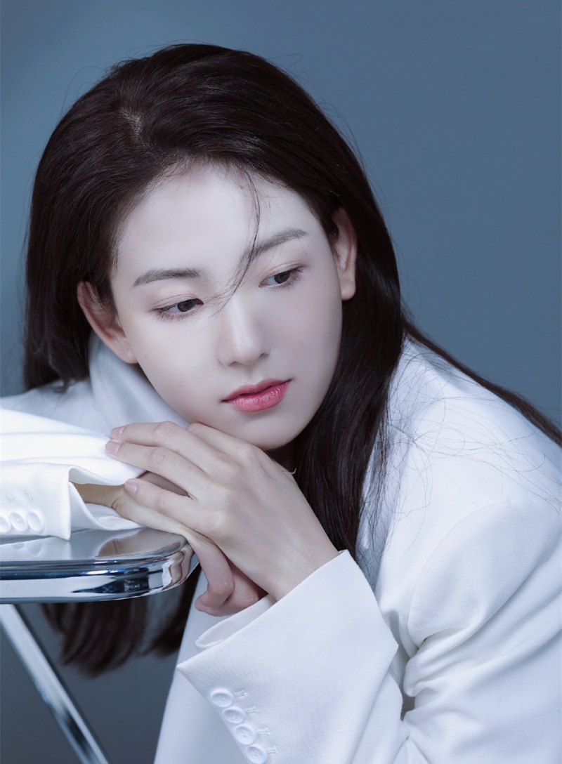 西装美女御姐清冷气质艺术写真