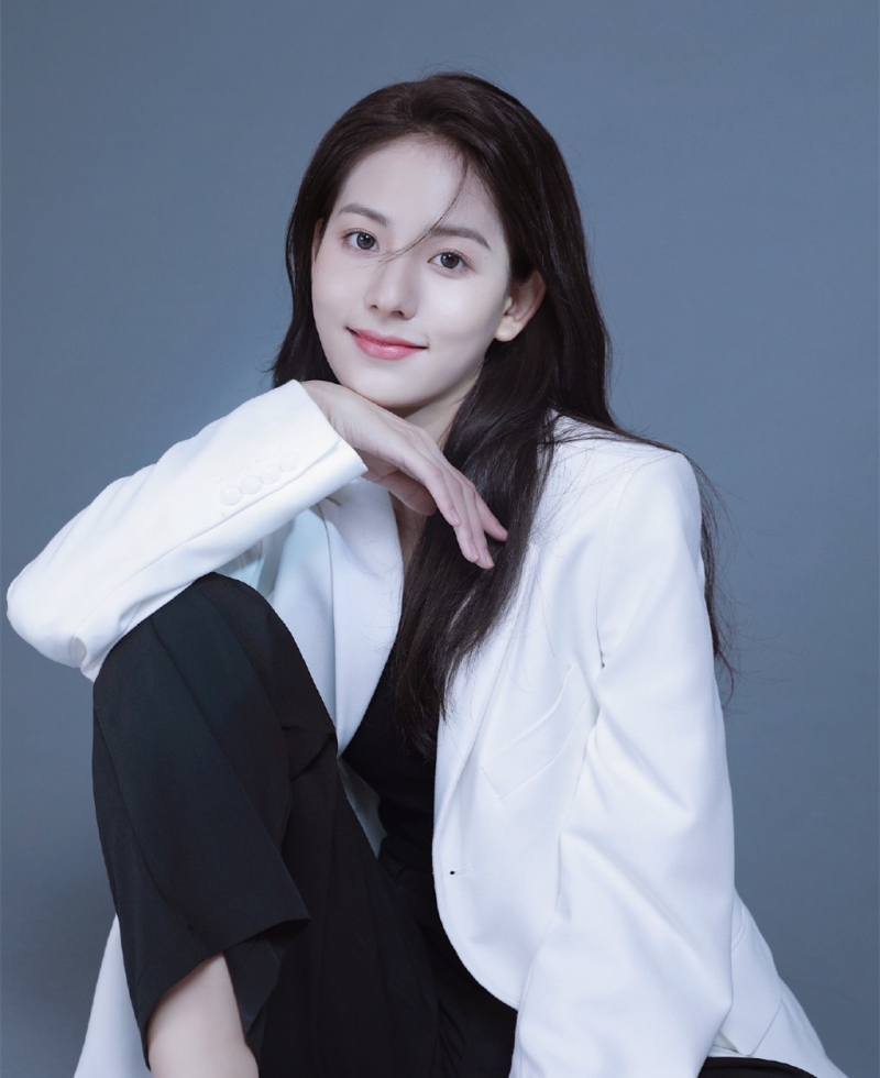 西装美女御姐清冷气质艺术写真