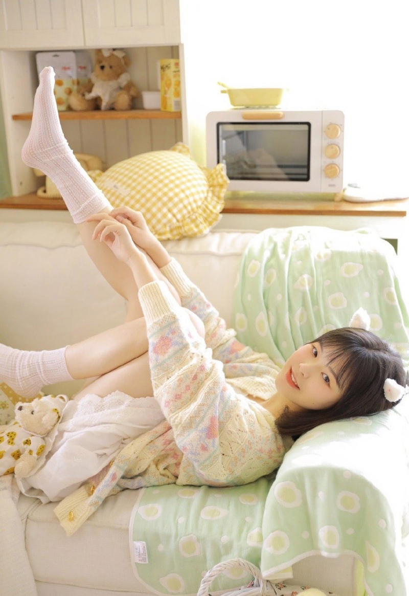 短发女孩漂亮脸蛋白里透红图片