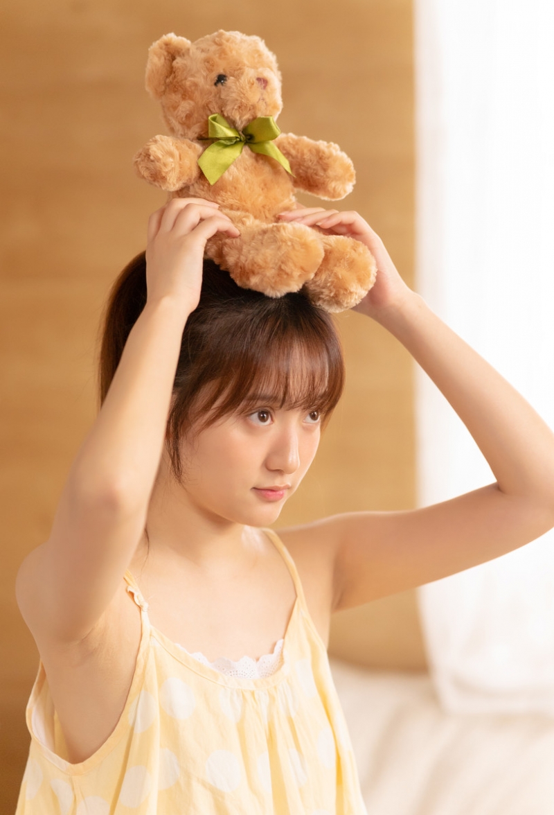 马尾辫萌妹子调皮搞怪室内写真