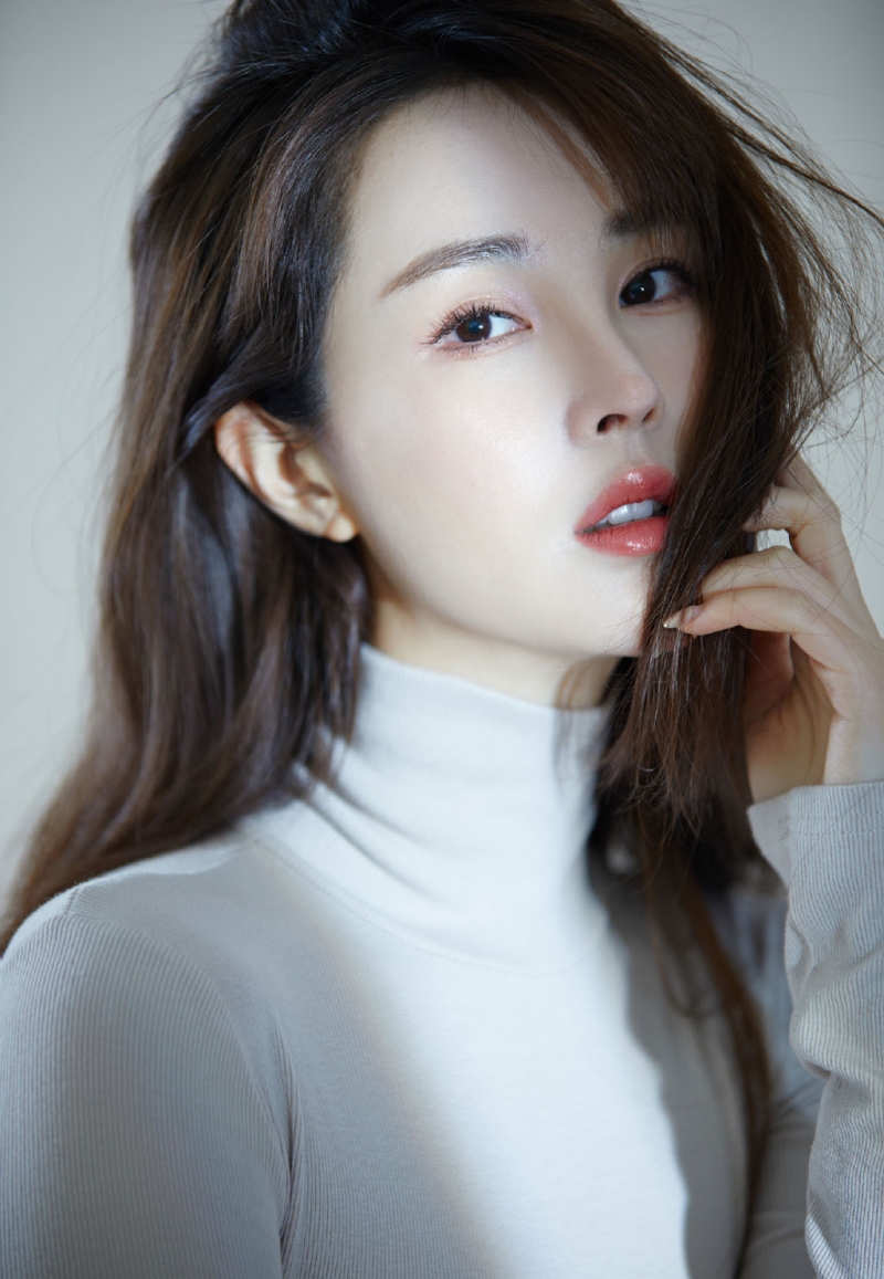 美女御姐漂亮脸蛋唯美逆光摄影