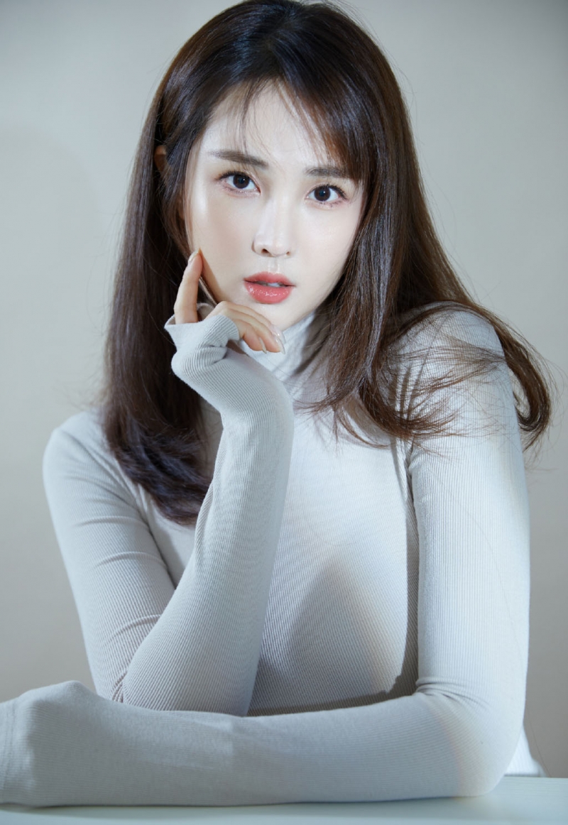 美女御姐漂亮脸蛋唯美逆光摄影