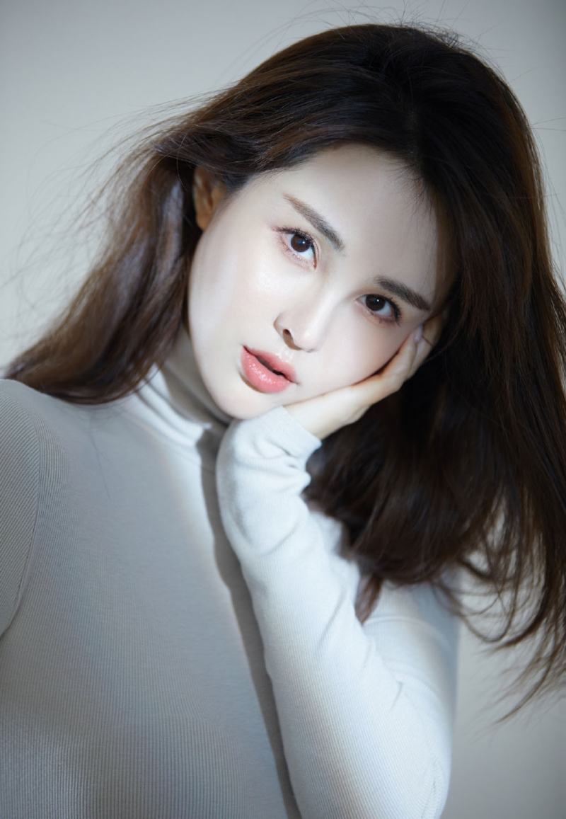 美女御姐漂亮脸蛋唯美逆光摄影