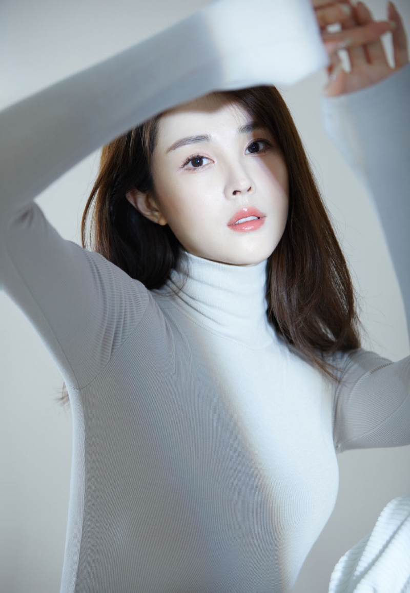 美女御姐漂亮脸蛋唯美逆光摄影