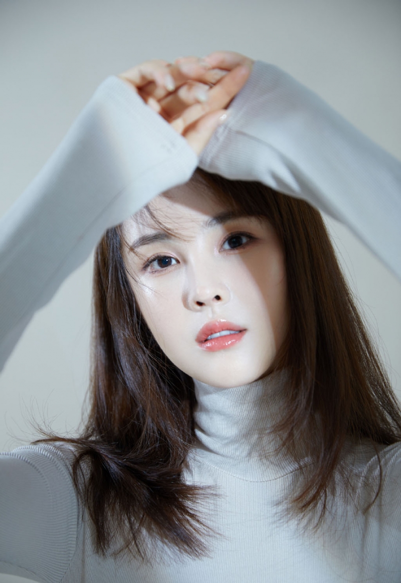 美女御姐漂亮脸蛋唯美逆光摄影