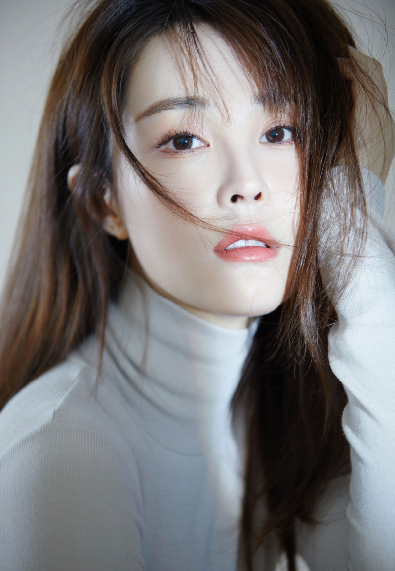 美女御姐漂亮脸蛋唯美逆光摄影