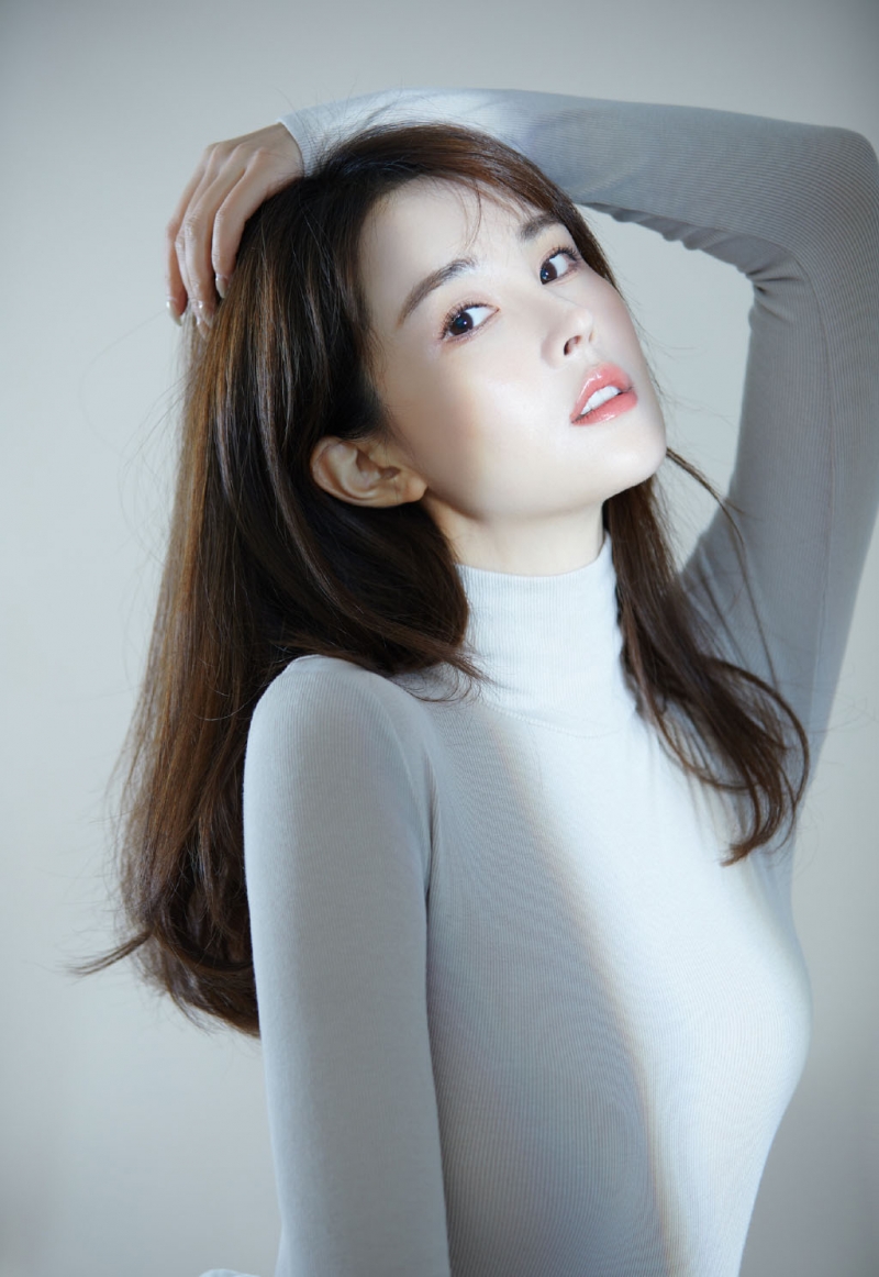 美女御姐漂亮脸蛋唯美逆光摄影