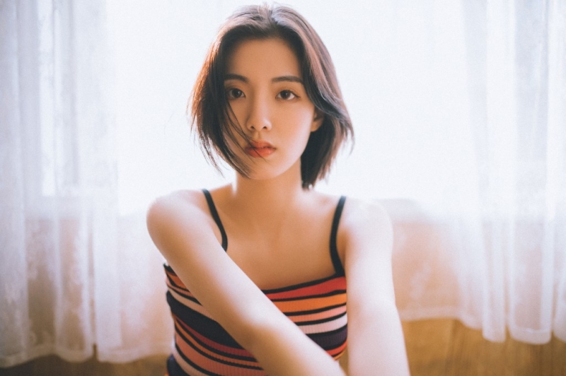 短发美眉吊带热裤清新可人套图