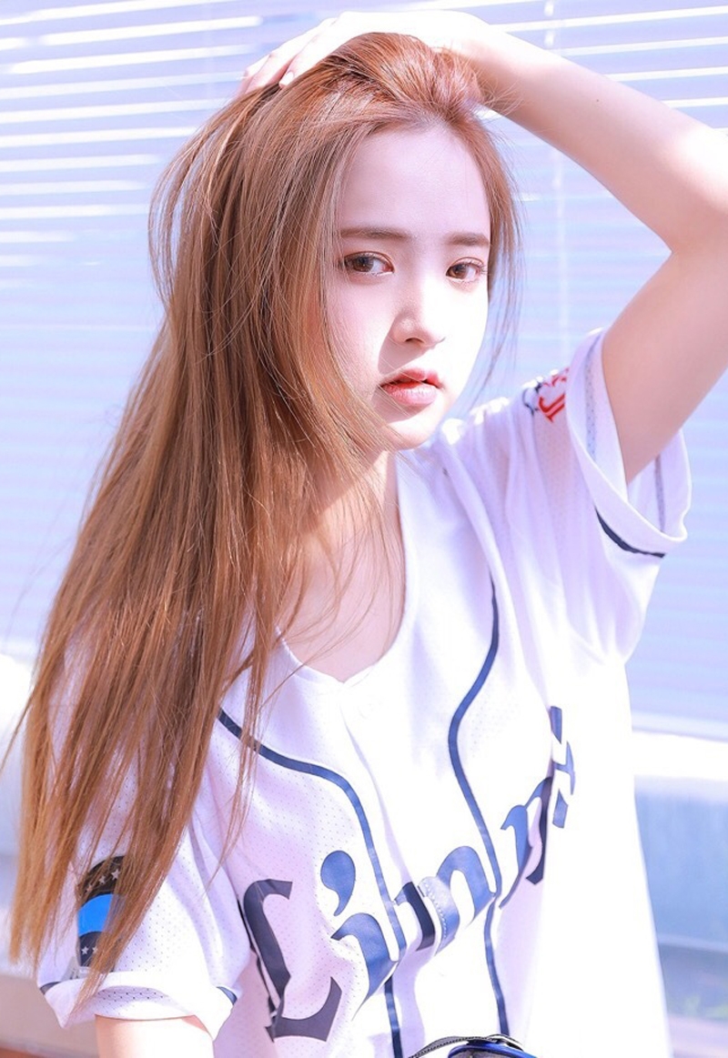 棒球服美少女漂亮脸蛋精选图片