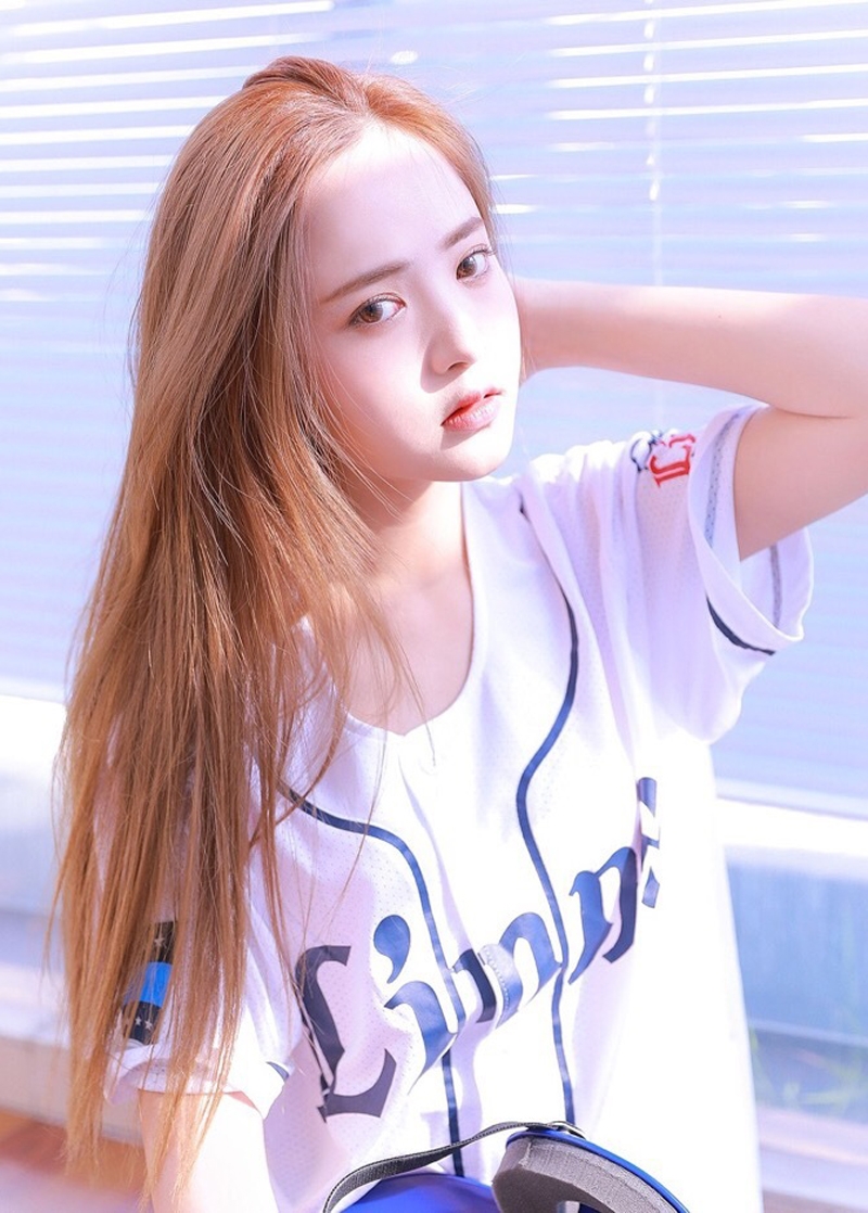 棒球服美少女漂亮脸蛋精选图片