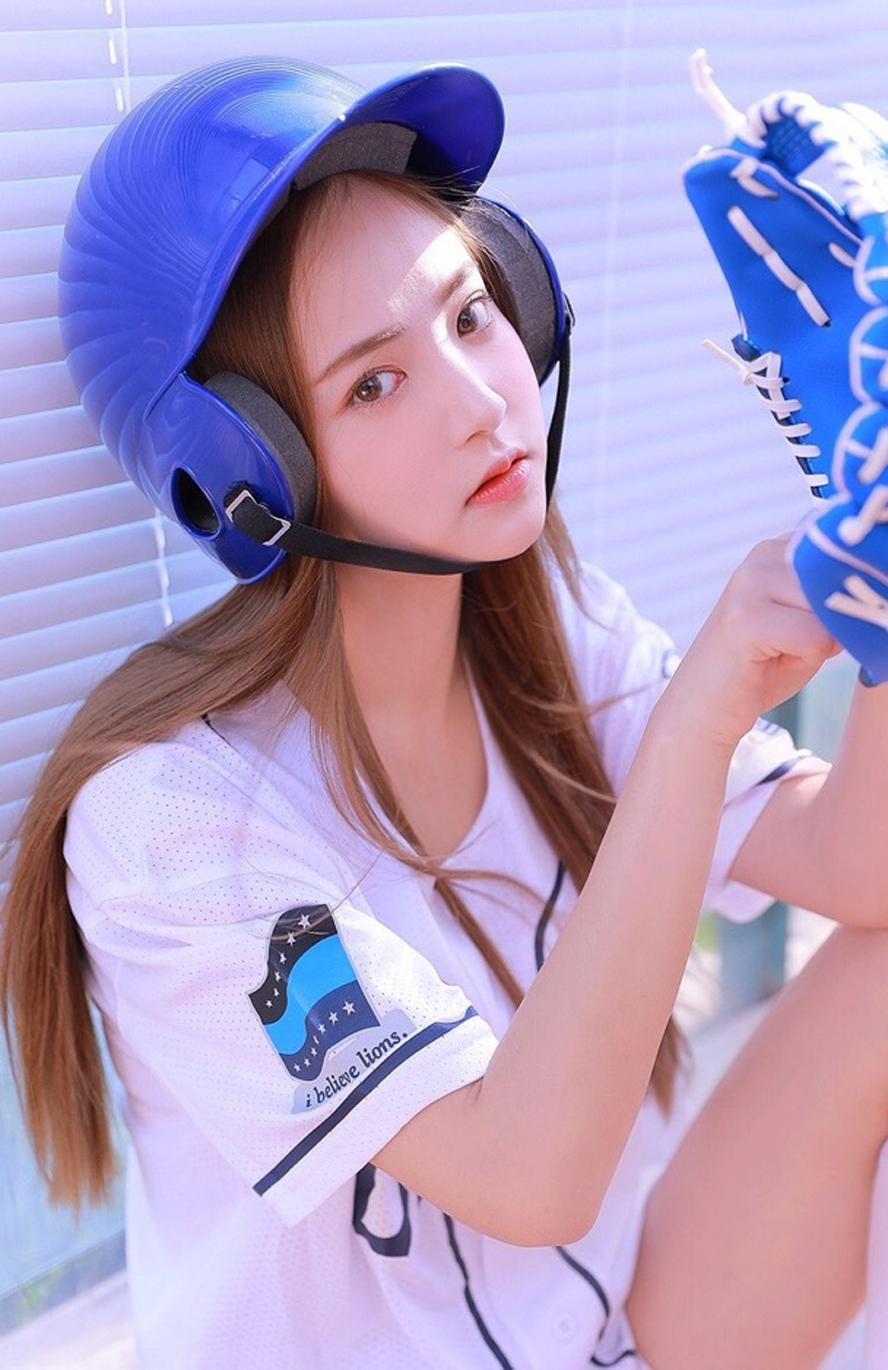 棒球服美少女漂亮脸蛋精选图片