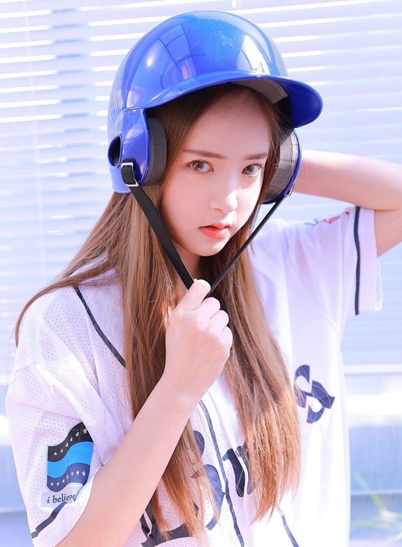 棒球服美少女漂亮脸蛋精选图片