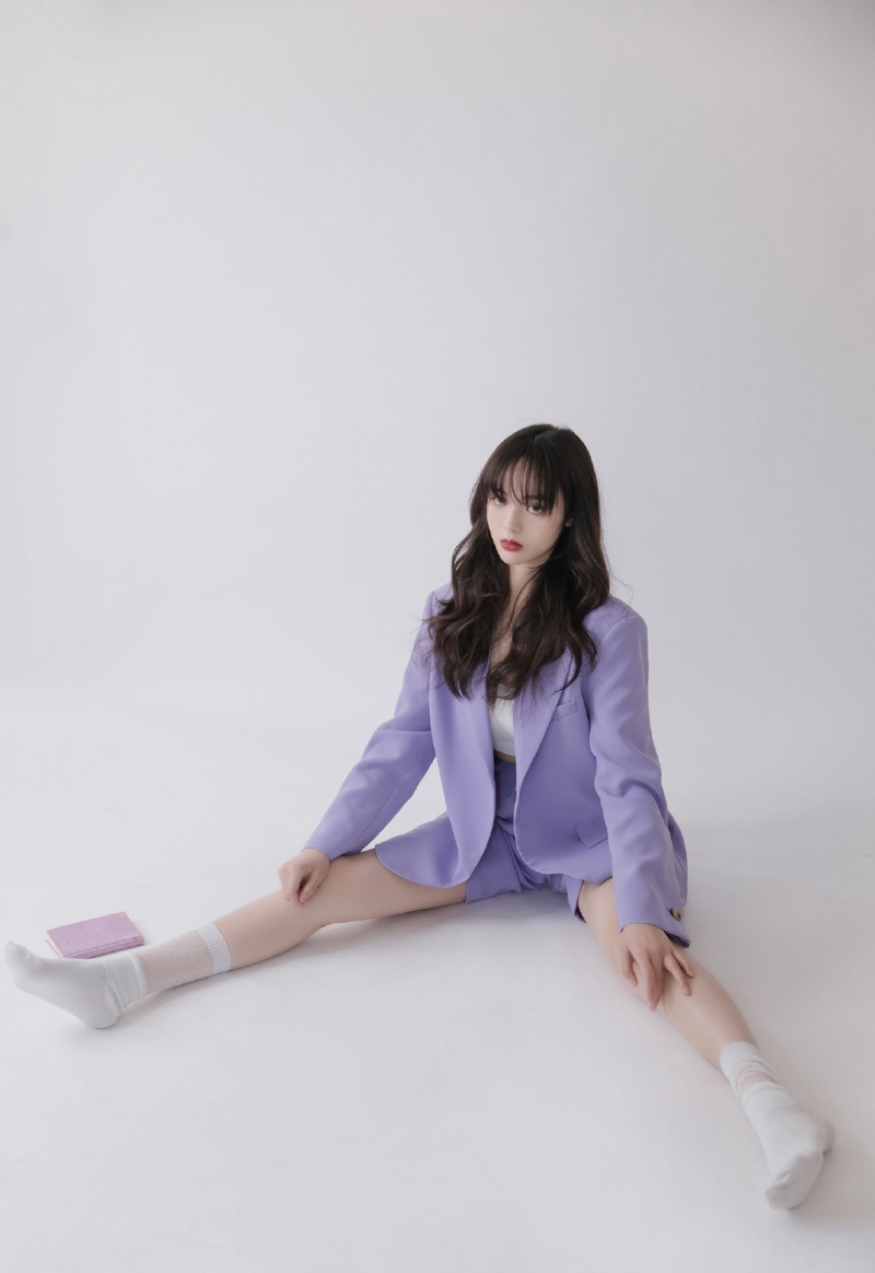 西装美女御姐修长美腿艺术写真