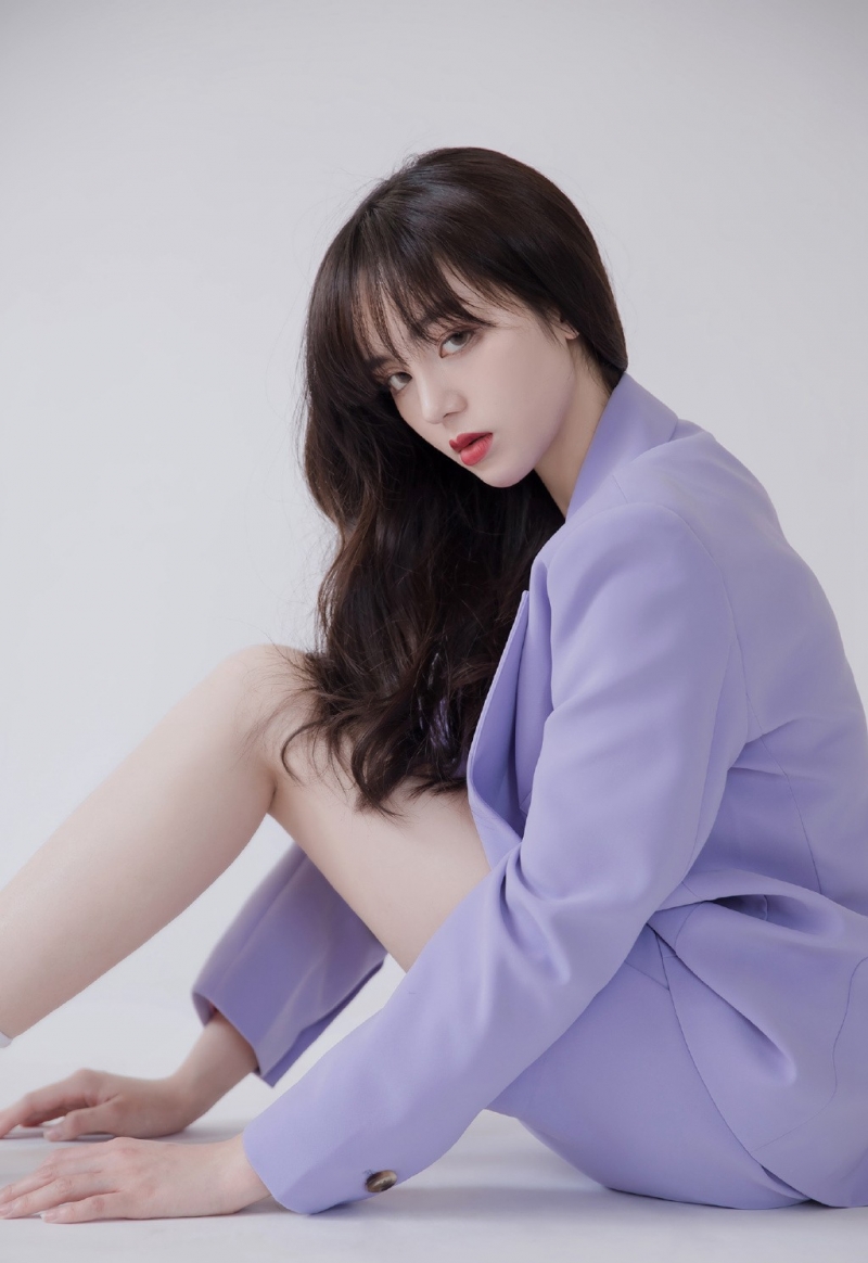 西装美女御姐修长美腿艺术写真