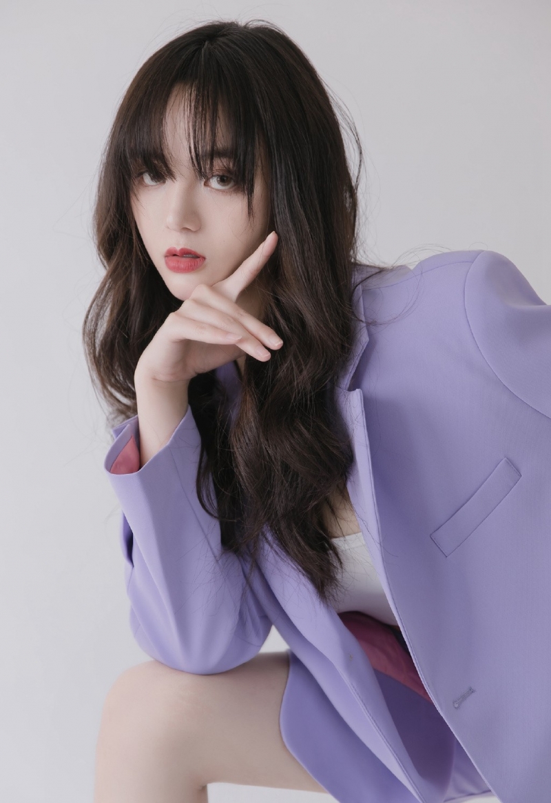 西装美女御姐修长美腿艺术写真