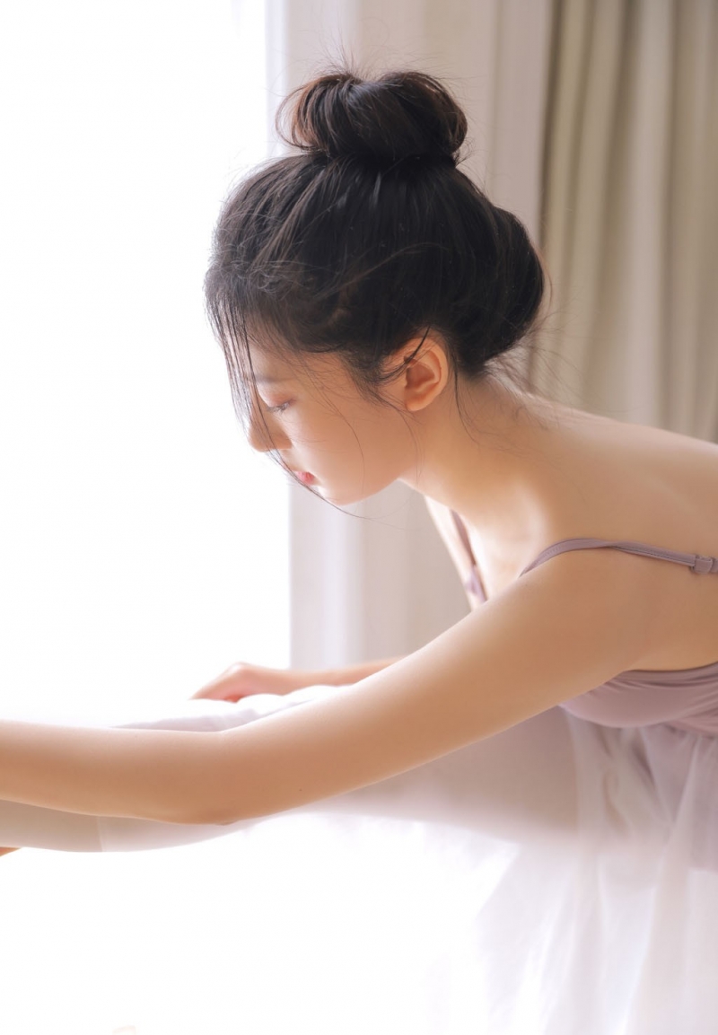 芭蕾舞小姐姐香肩美背室内写真