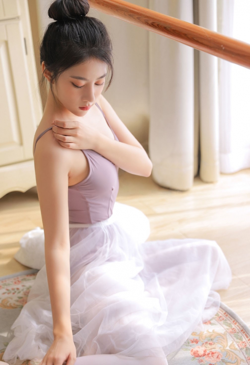 芭蕾舞小姐姐香肩美背室内写真