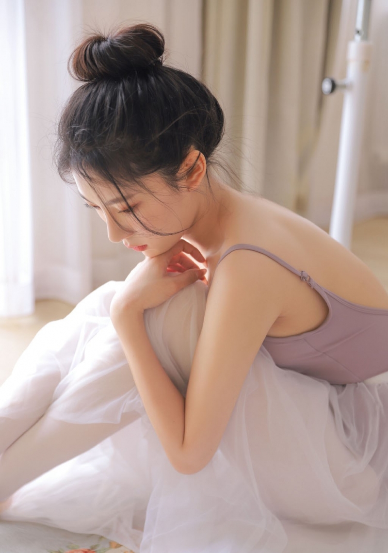 芭蕾舞小姐姐香肩美背室内写真