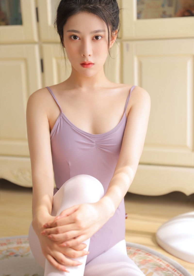 芭蕾舞小姐姐香肩美背室内写真