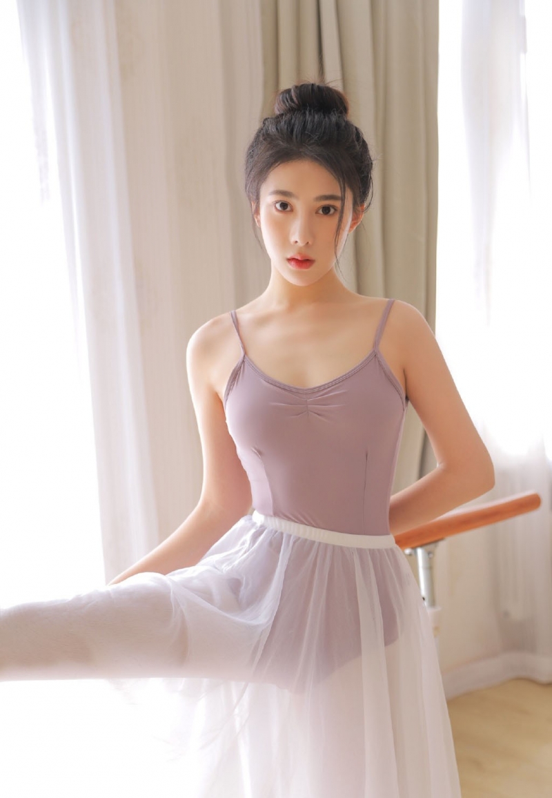 芭蕾舞小姐姐香肩美背室内写真