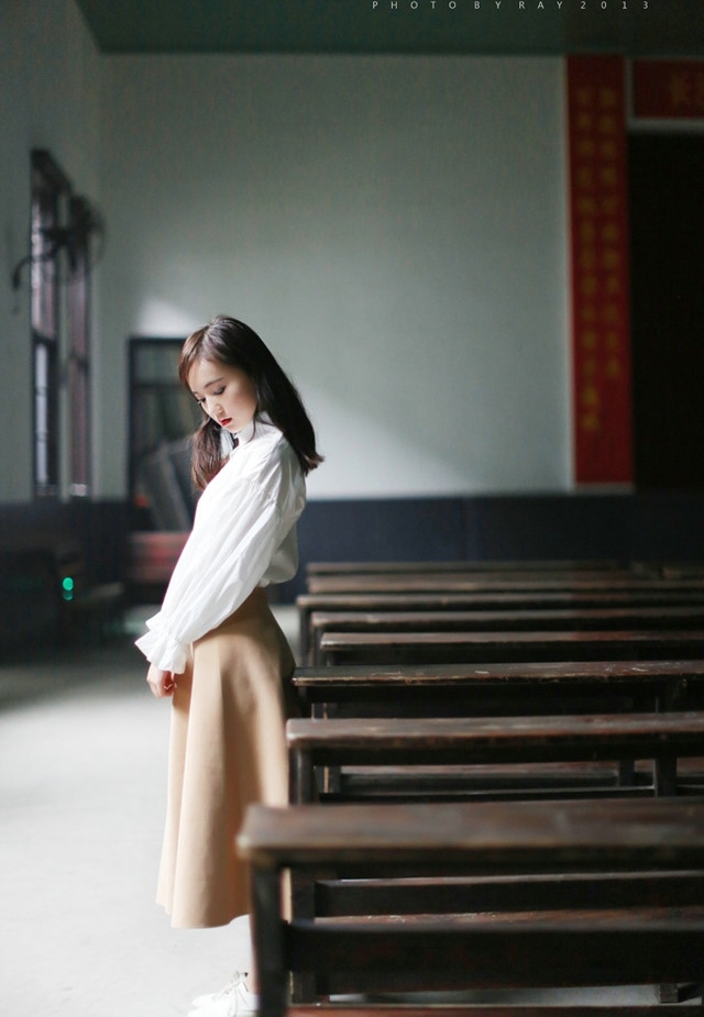 校园文艺女神气质清新教室私拍