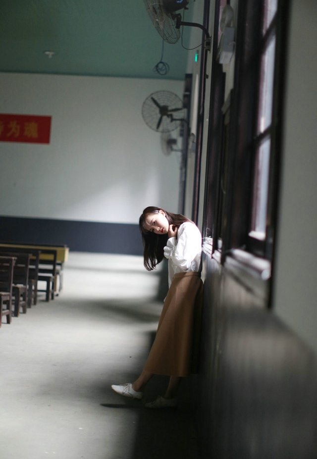 校园文艺女神气质清新教室私拍