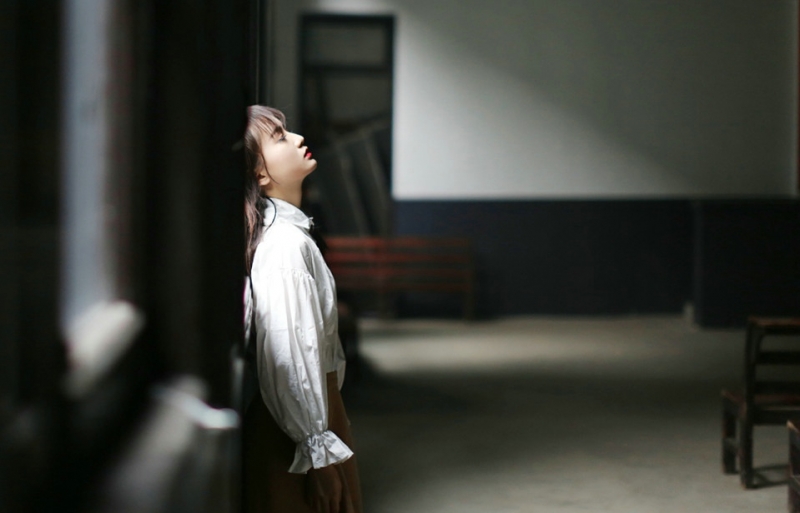 校园文艺女神气质清新教室私拍