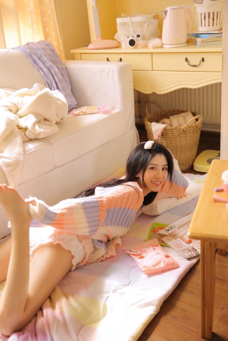 双马尾萌妹子调皮搞怪私房写真