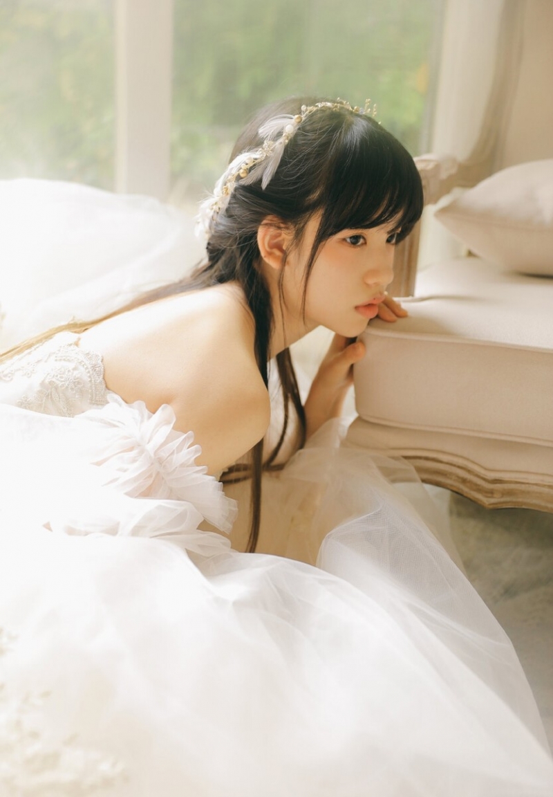 清纯美女蕾丝纱裙香肩诱惑美图