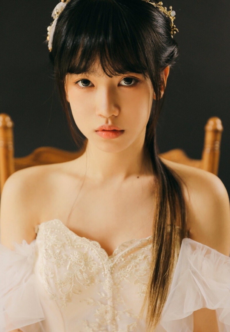 清纯美女蕾丝纱裙香肩诱惑美图