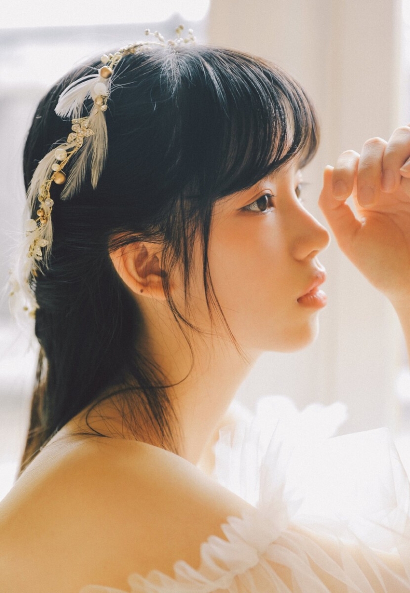 清纯美女蕾丝纱裙香肩诱惑美图