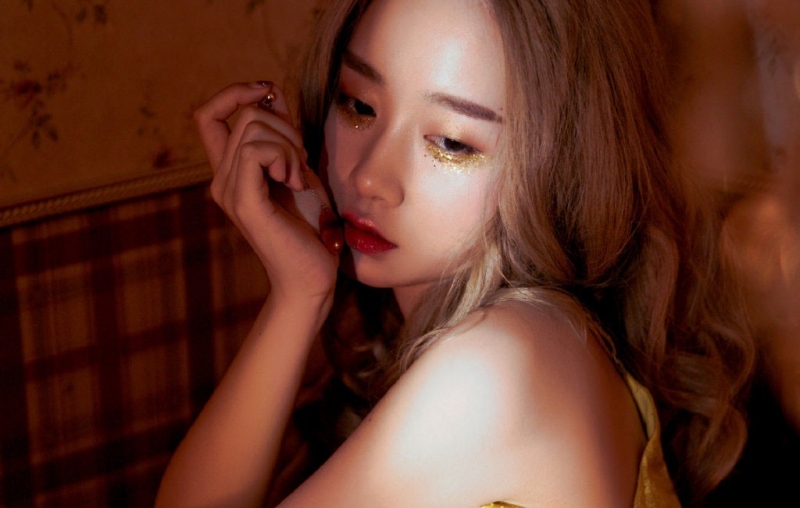 金发女郎吊带长裙香肩美腿套图