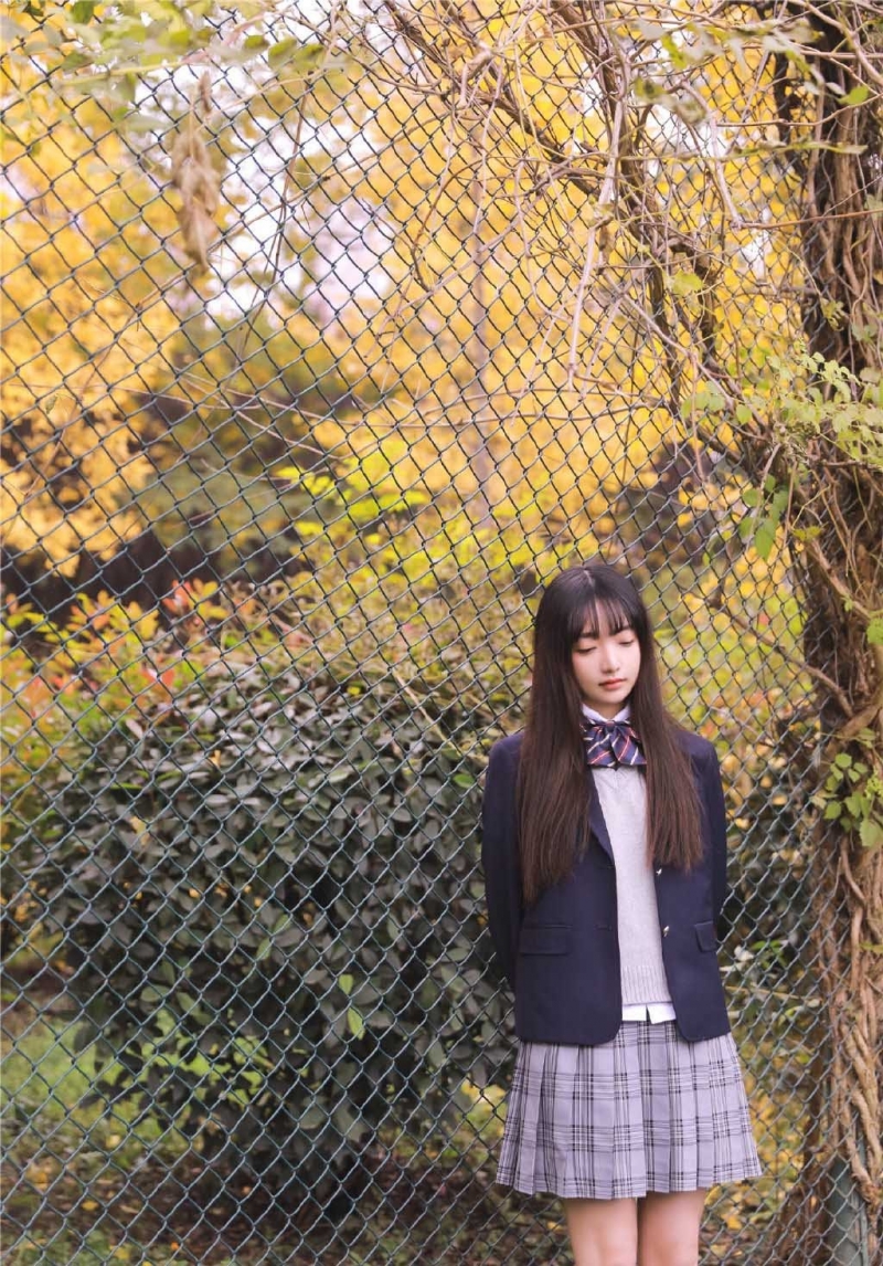 校园女神黑长直发美丽大方写真