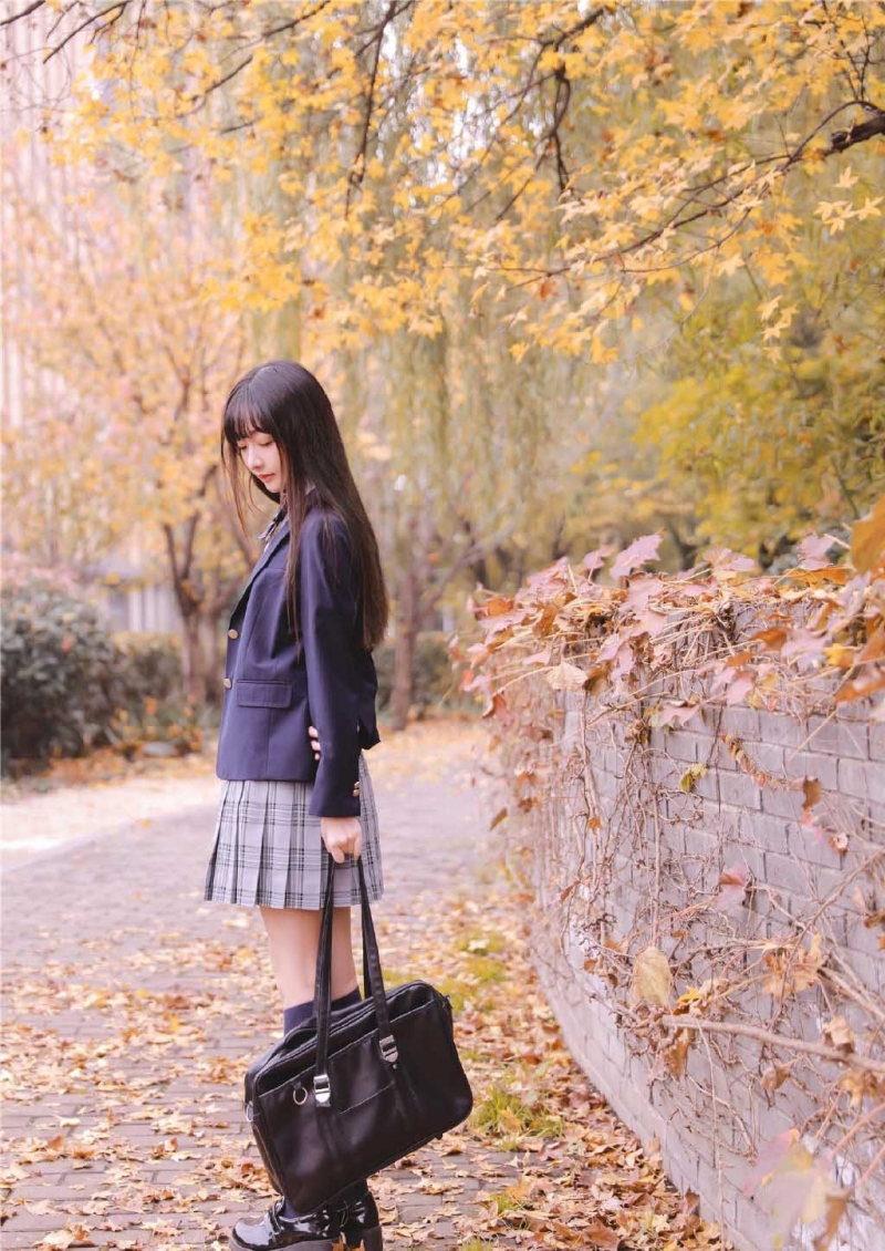 校园女神黑长直发美丽大方写真