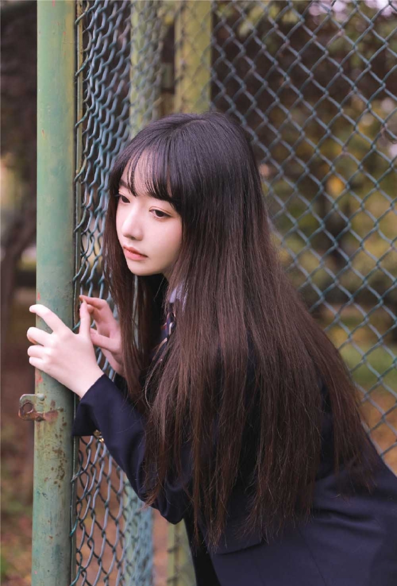 校园女神黑长直发美丽大方写真